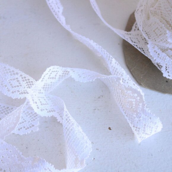 Vintage Lace Trim, White 7/8" Wide, 3 Yards - Picture 4 of 10